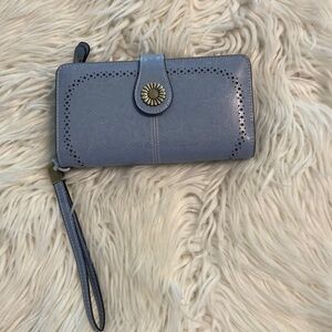 Women’s Wallet/ Wristlet BNWOT color light blue so many cards space see photos